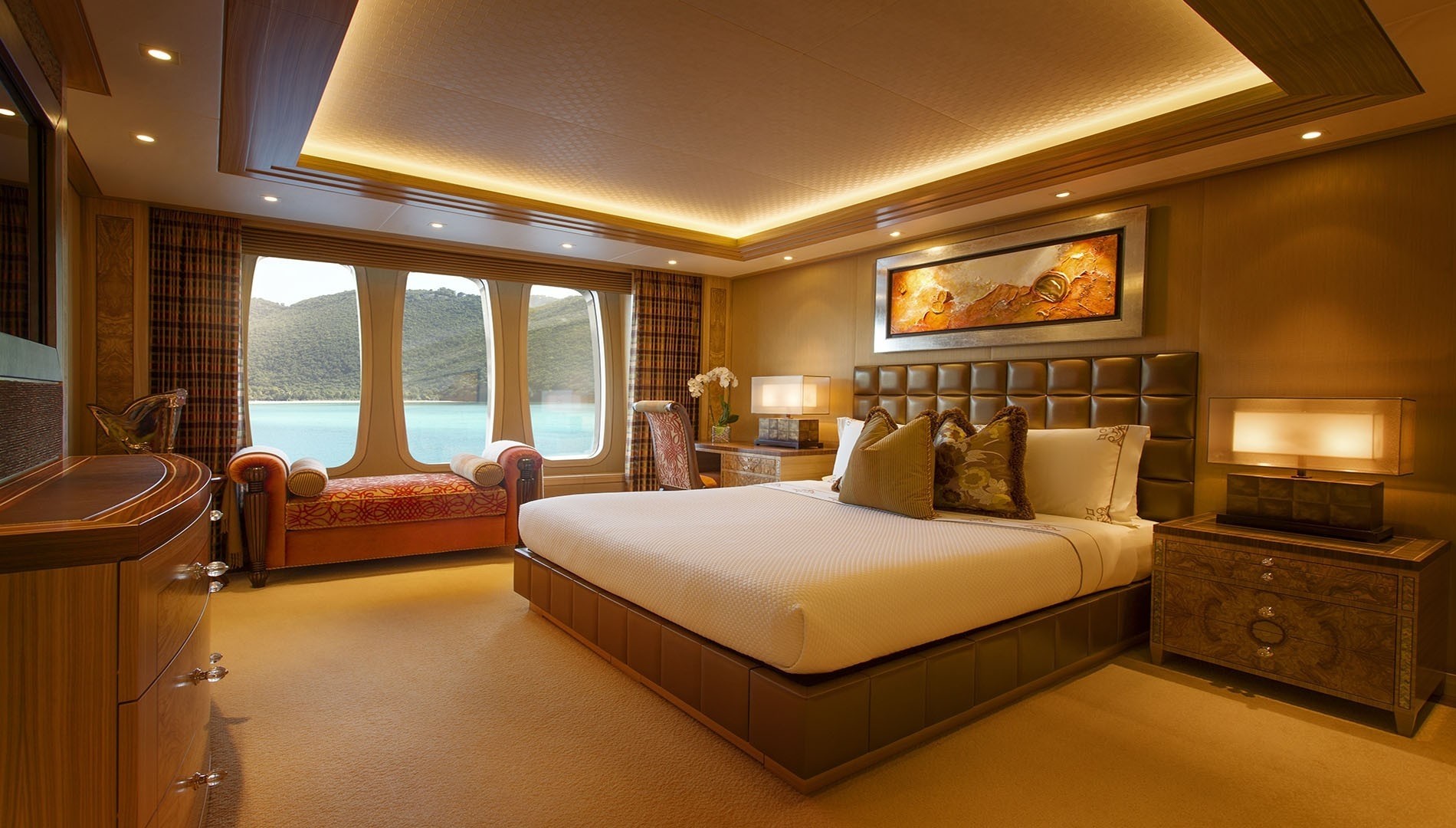 Double Sized Guest's Suite On Board Yacht SOLANDGE
