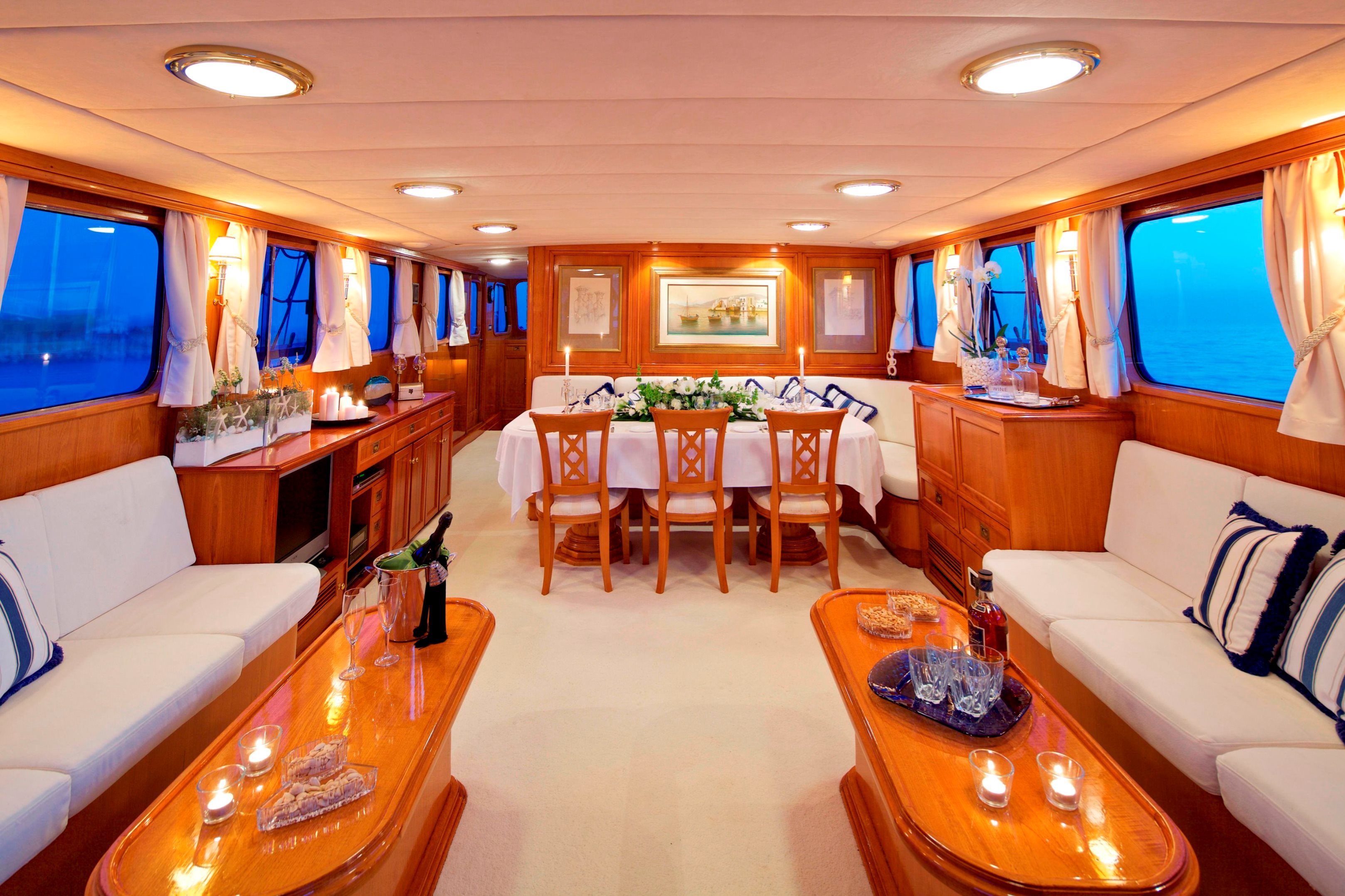 yacht club ship shape salon