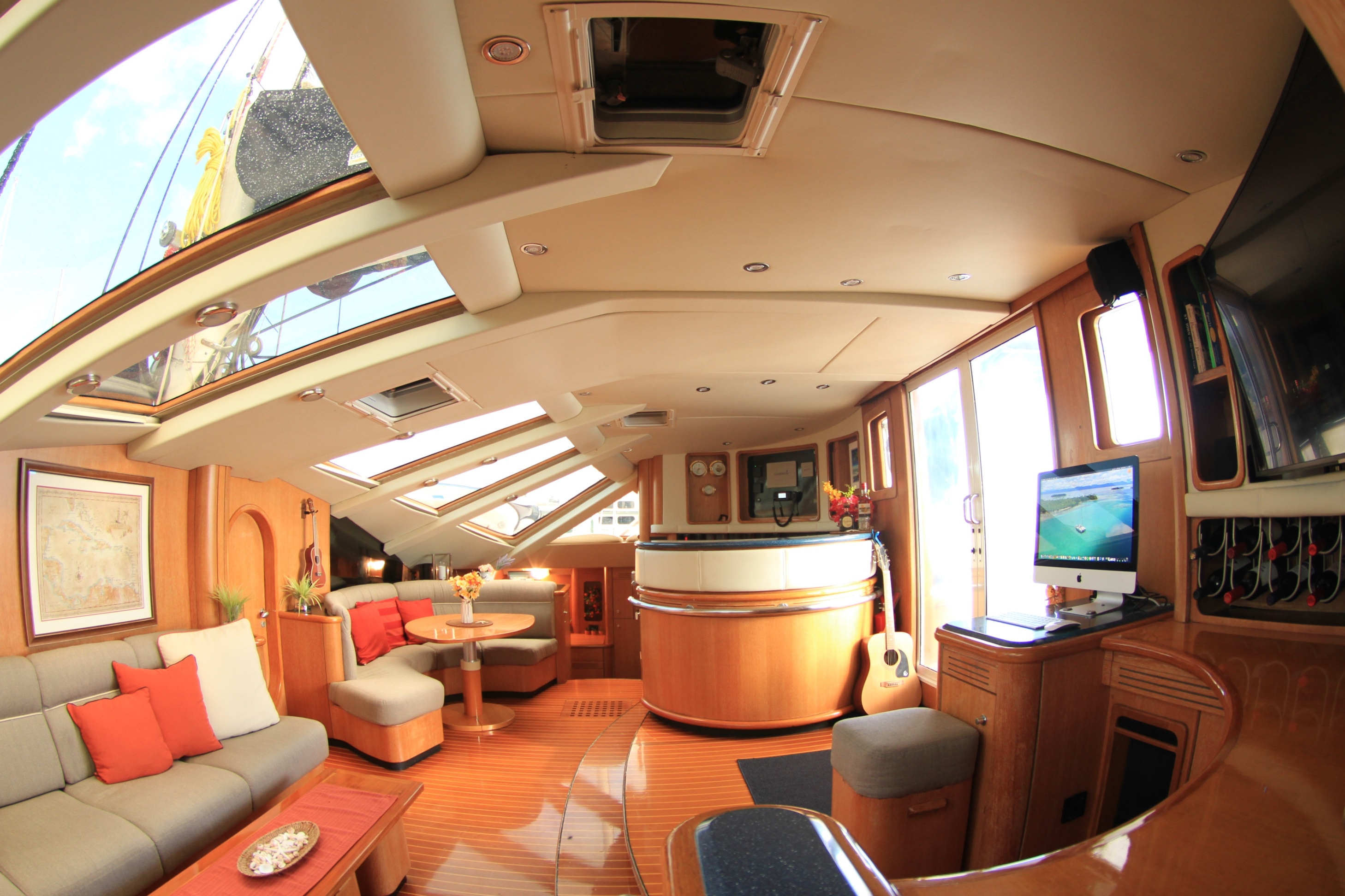 Salon view port to starboard