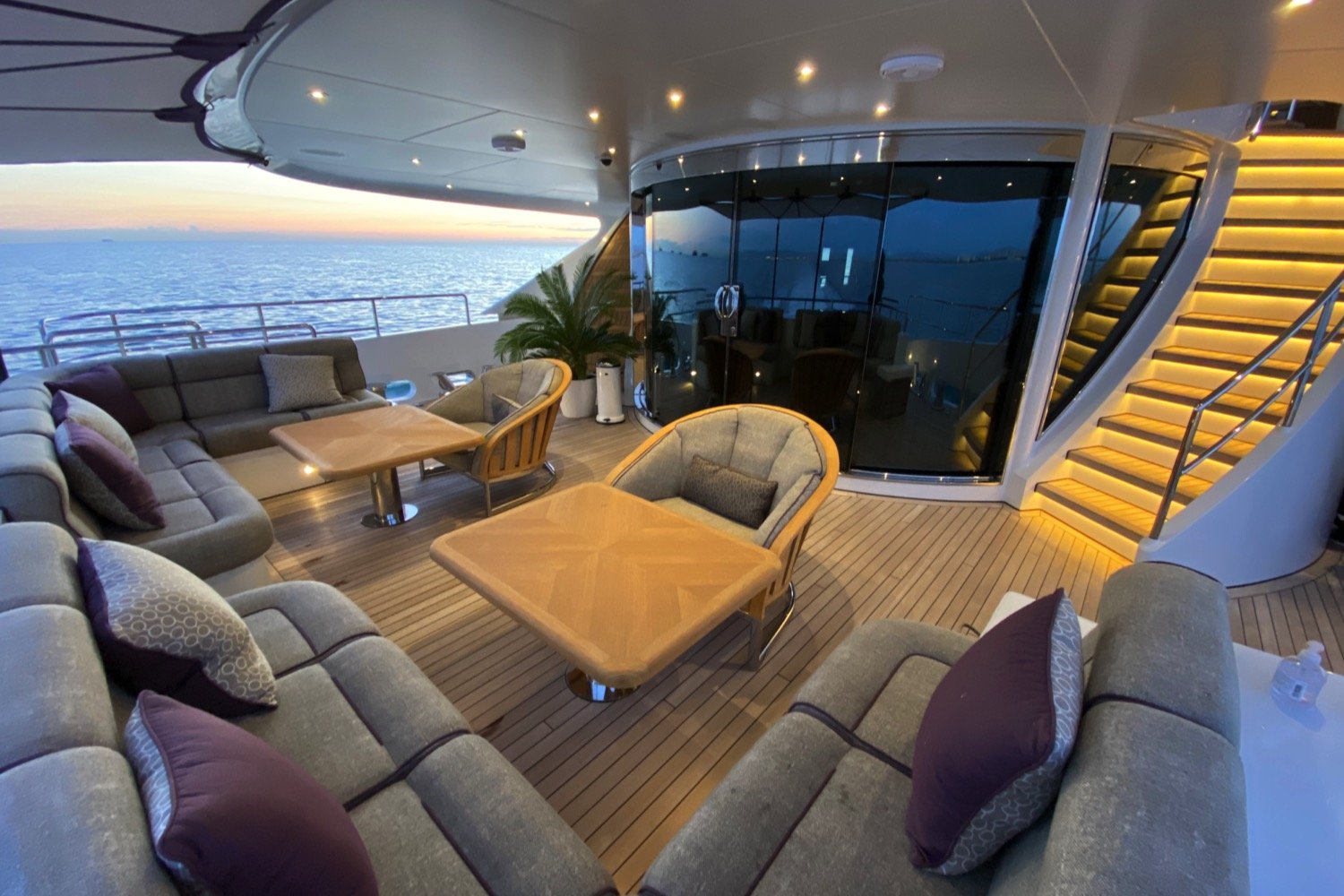 Main Deck Aft Seating Area