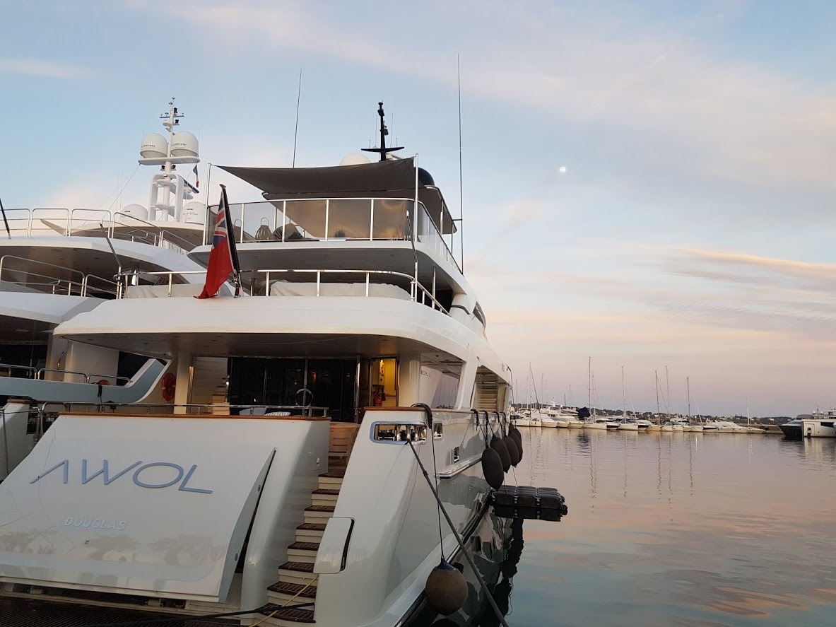 San Lorenzo Yacht AWOL -  Stern