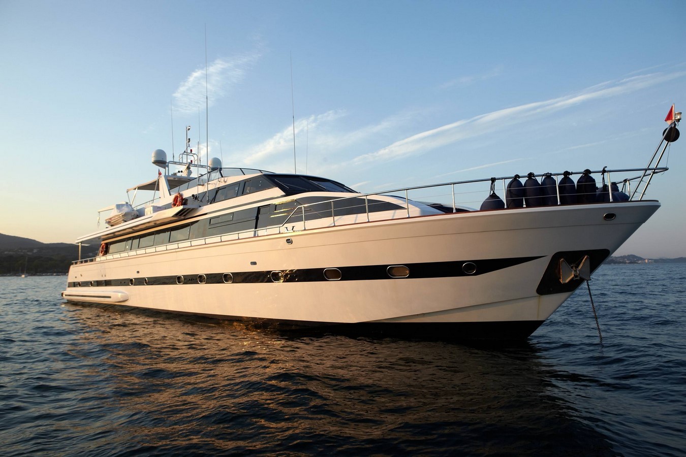 Versilcraft Yacht QUEEN SOUTH - Anchored