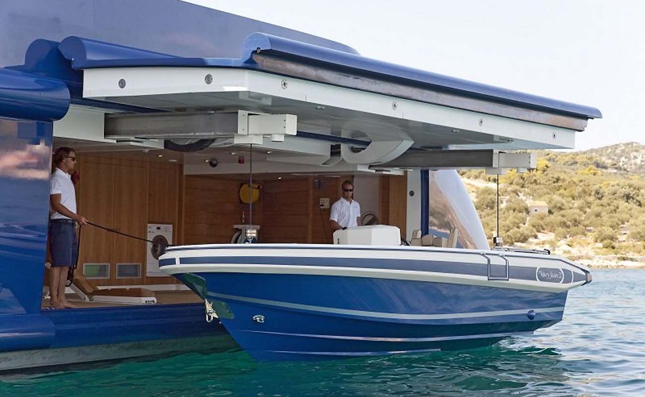 Yacht MARY JEAN II By ISA - Tender Launching