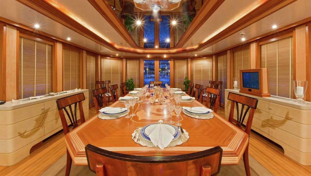 Dining Image Gallery – Luxury Yacht Browser | by CHARTERWORLD ...