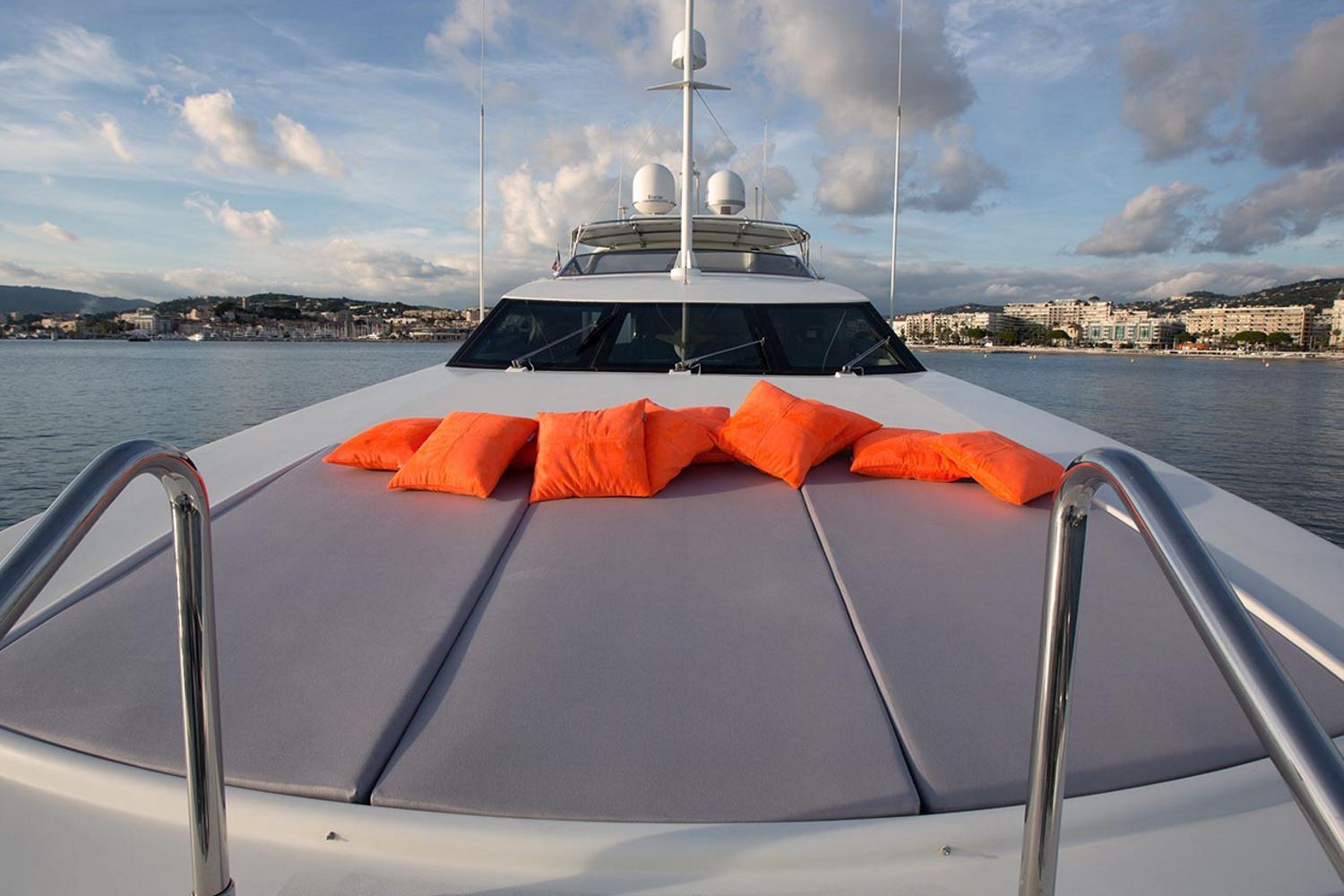 Yacht YLANG YLANG By Falcon Bow Sunpads