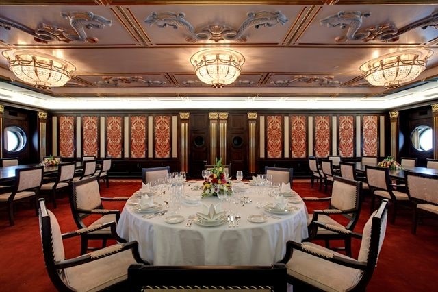 Eating/dining Saloon Aboard Yacht LOALOAT AL BEHAR