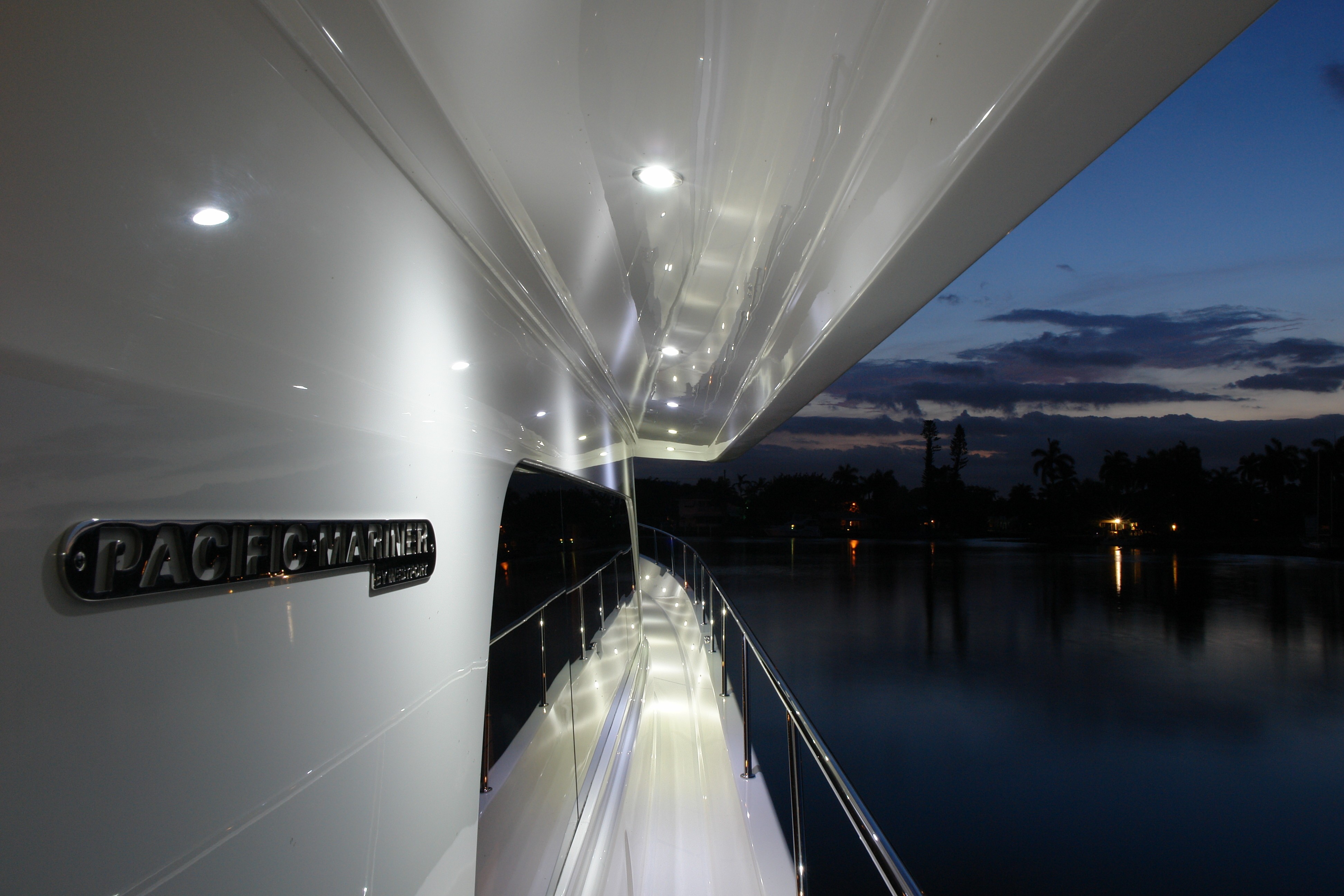 The 25m Yacht SEAS THE MOMENT