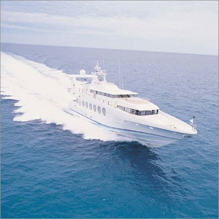 Forward Aspect: Yacht LADY ARRAYA's Cruising Captured