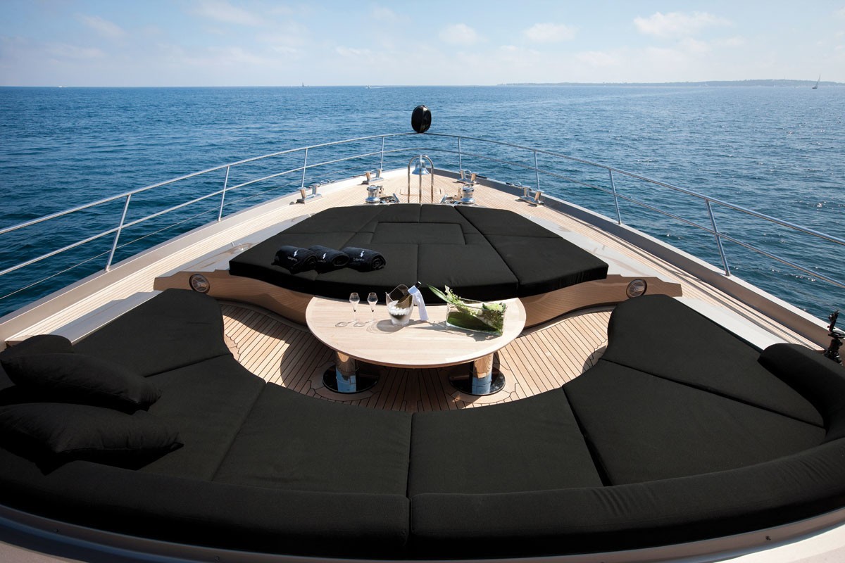 Sunshine Lounge Aboard Yacht GRIFFIN