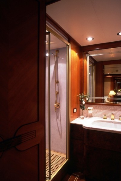 Twin Bed Bath On Board Yacht OURANOS TOO