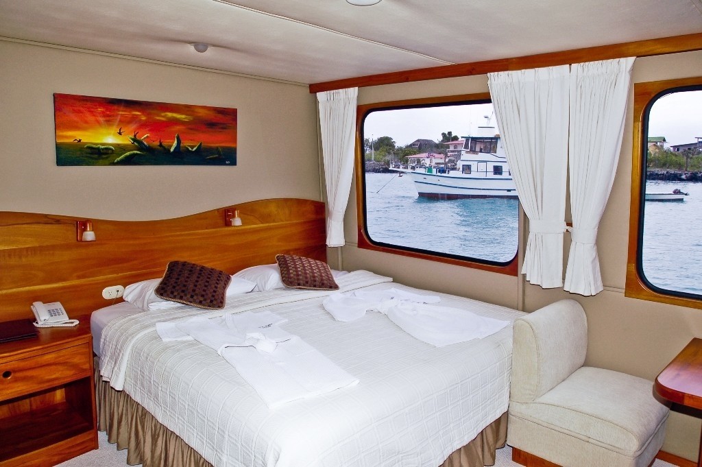 Kingtwin Convertible Stateroom Aboard Yacht INTEGRITY