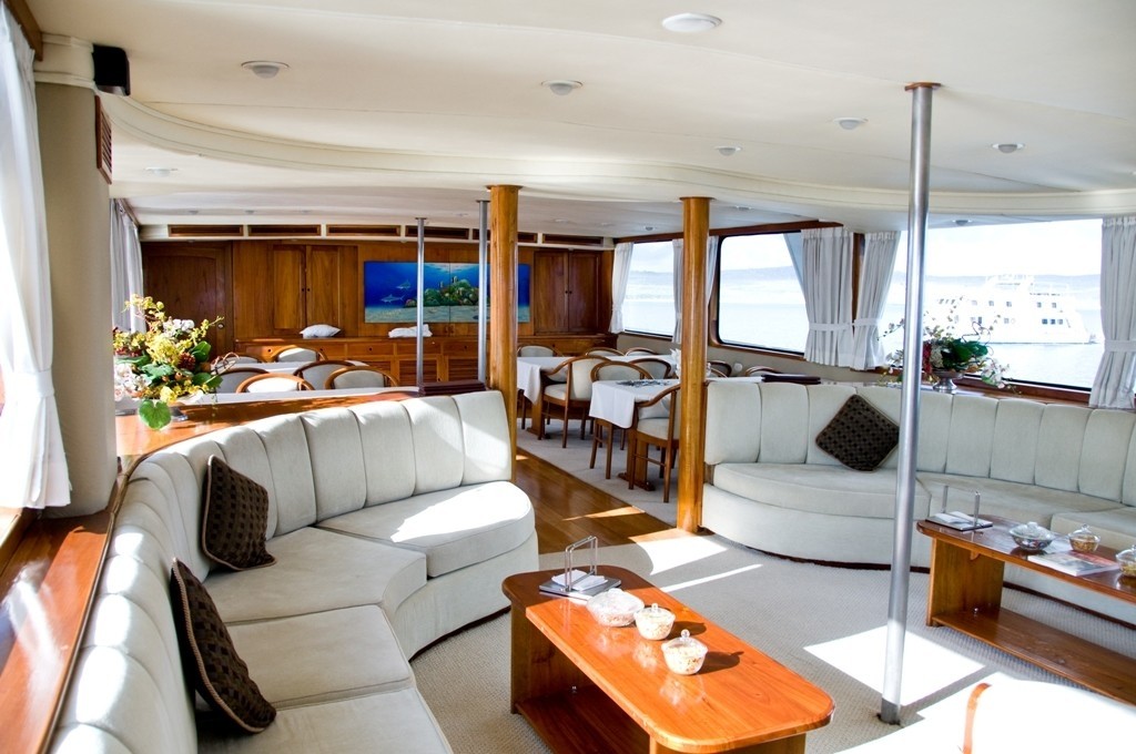 Aspect Viewing Starboard Side: Yacht INTEGRITY's Premier Saloon Captured