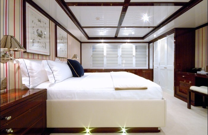 Profile Aspect: Yacht OXYGEN's White Guest's Cabin Image