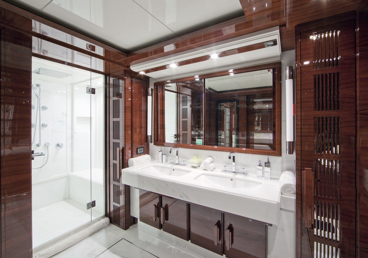Main Master En Suite On Yacht WILD ORCHID I
