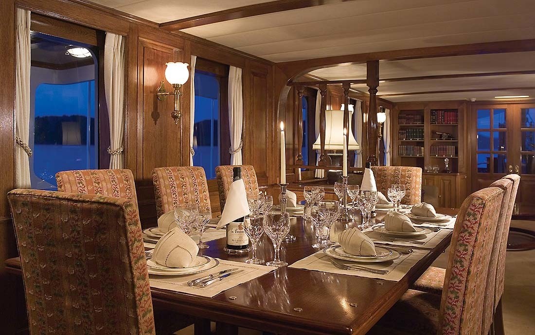 Eating/dining Aboard Yacht FLEURTJE