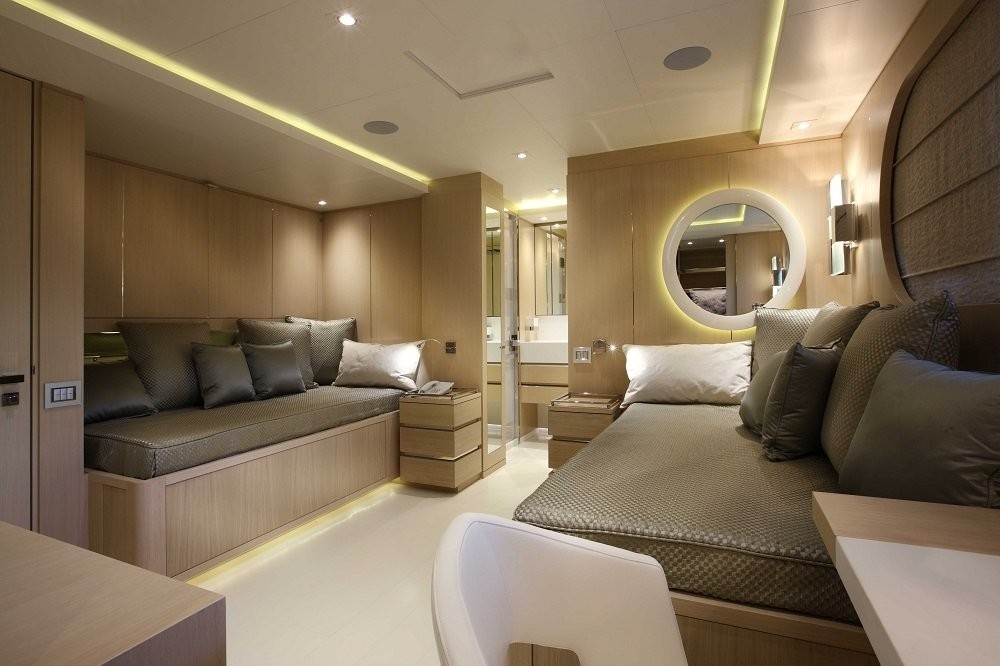 Twin Bed Cabin On Board Yacht LIGHT HOLIC