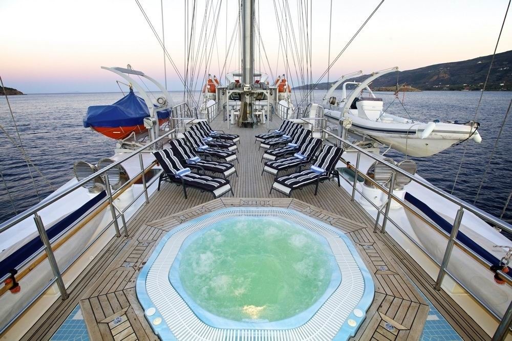 Life Aboard Yacht RUNNING ON WAVES