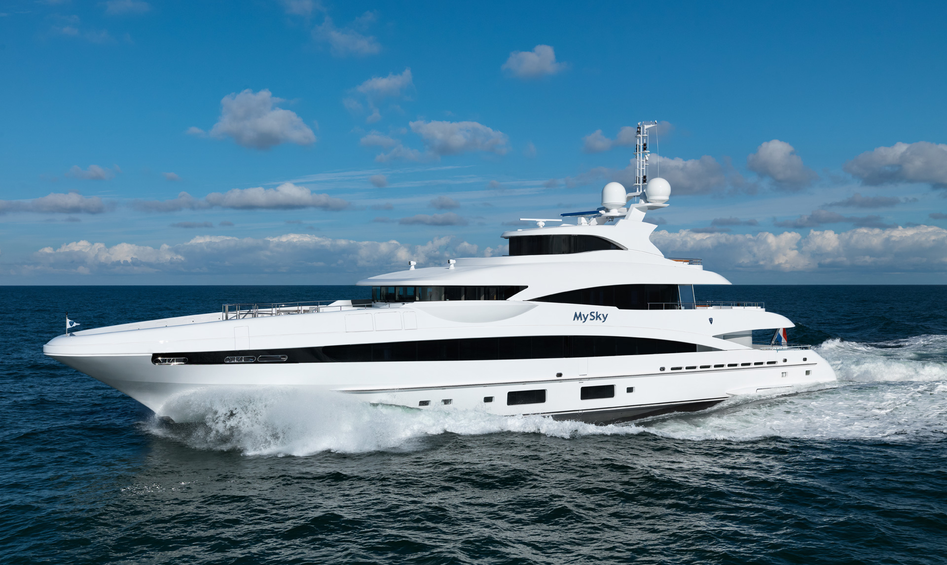 Yacht MYSKY, Heesen | CHARTERWORLD Luxury Superyacht Charters
