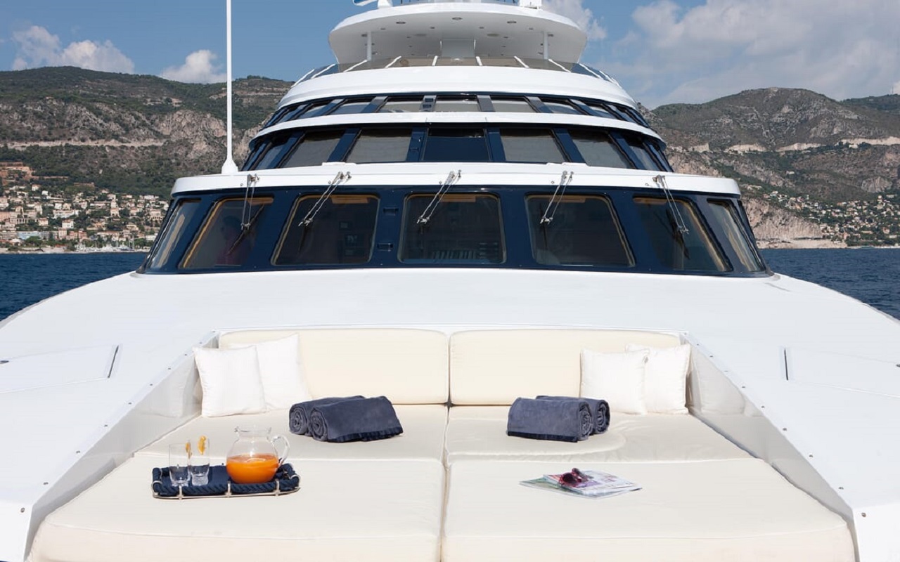Comfortable foredeck