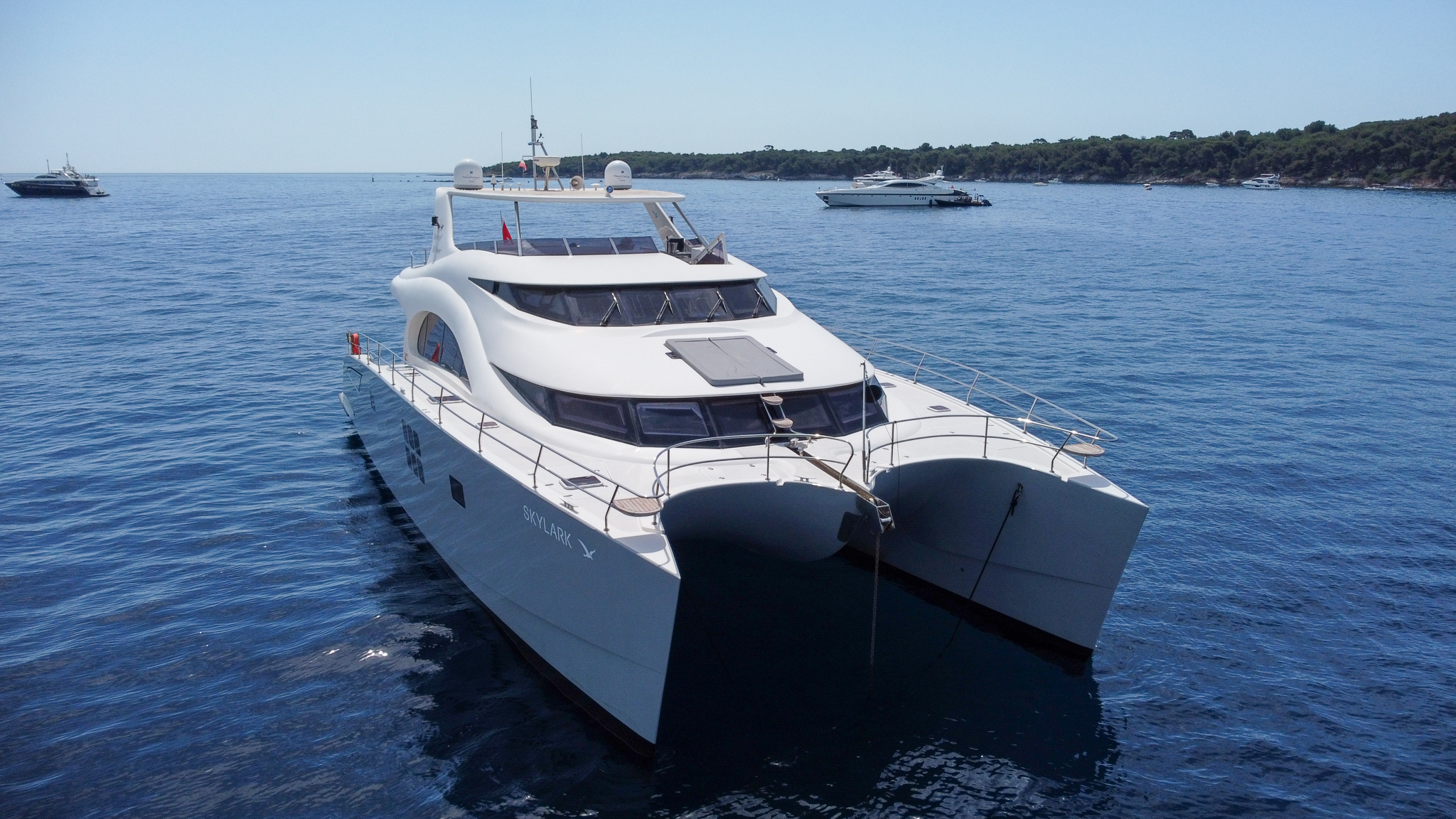 Luxury Charter Yacht SKYLARK