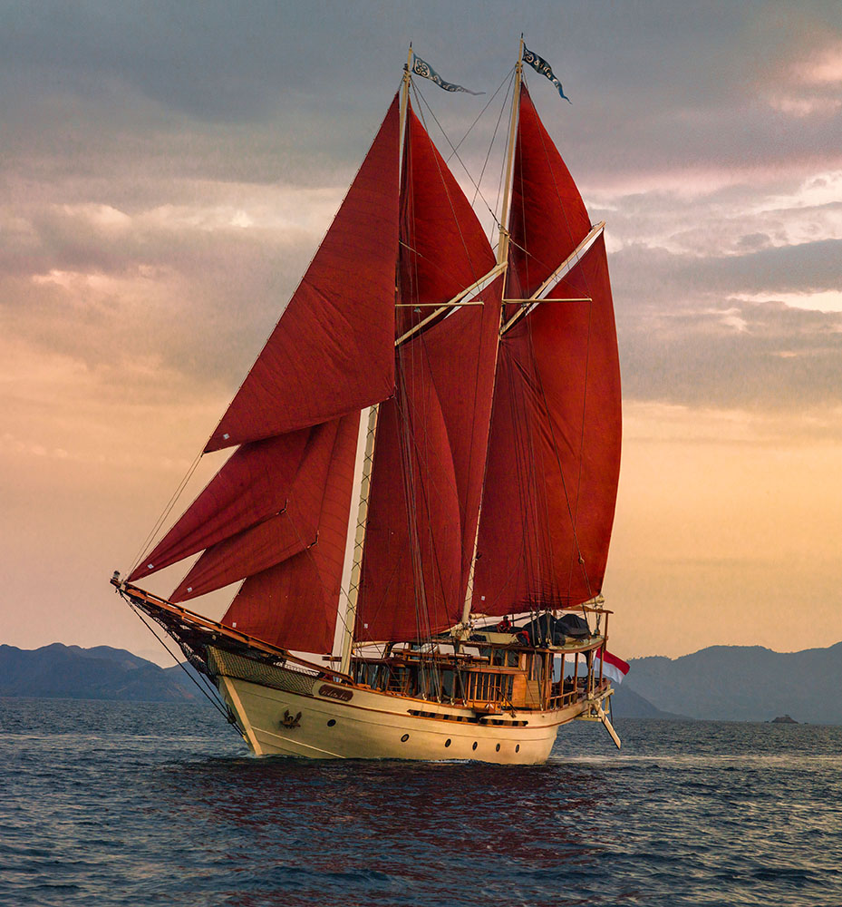 Luxury Yacht SI DATU BUA Sails Indonesian Waters