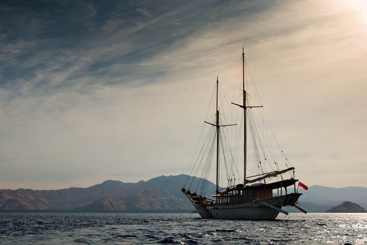 SI DATU BUA Yacht Charter Details, a Traditional Phinisi | CHARTERWORLD ...