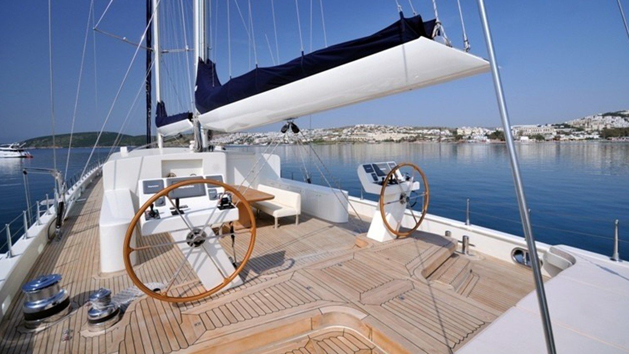 Aft deck with helms