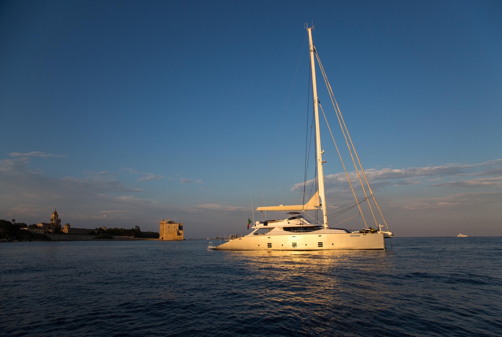Yacht Hutiane Catamaran - Mediterranean Evening