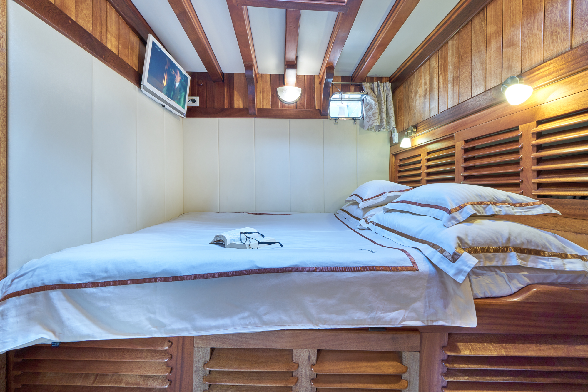 Double Guest Cabin Bed