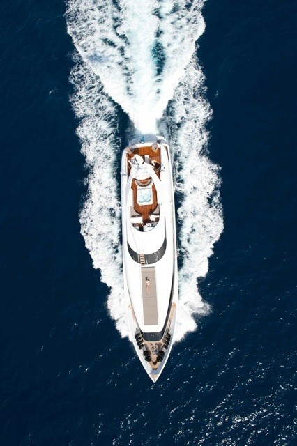 Above: Yacht PALM B's Cruising Photograph