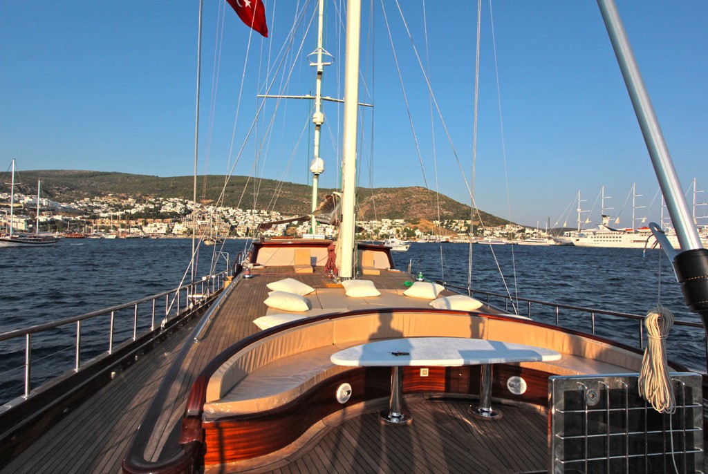 The 47m Yacht CARPE DIEM V