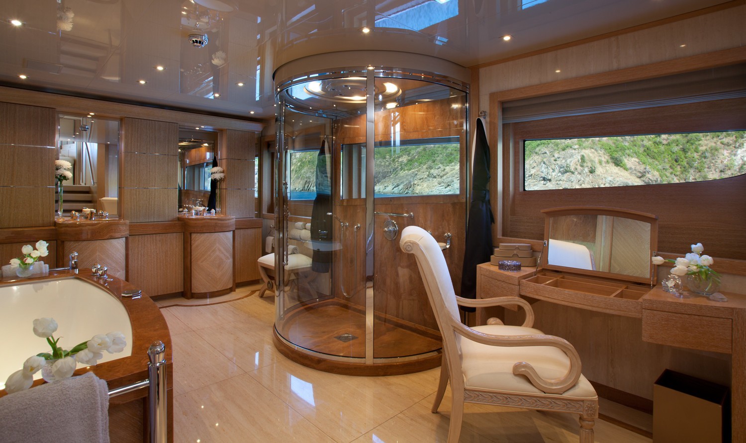 Owners En Suite On Board Yacht SUNRISE