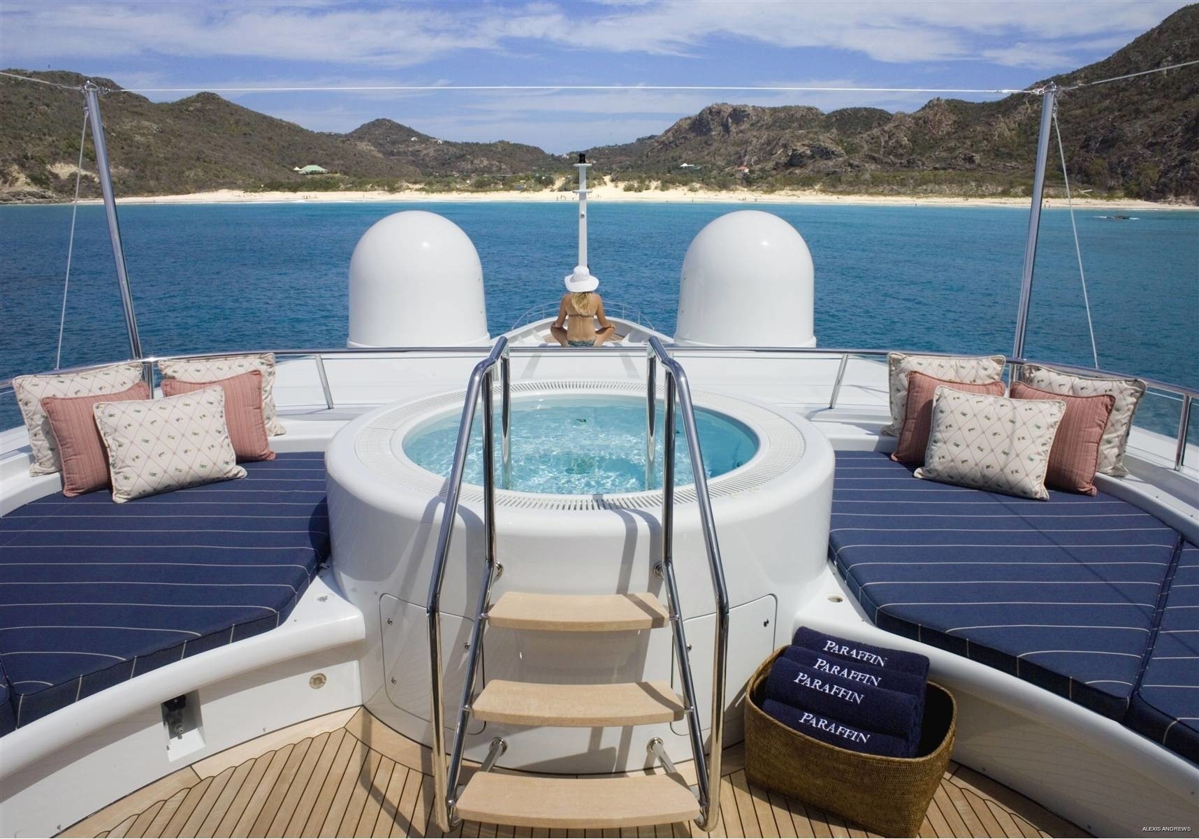 Jacuzzi Pool On Yacht PARAFFIN