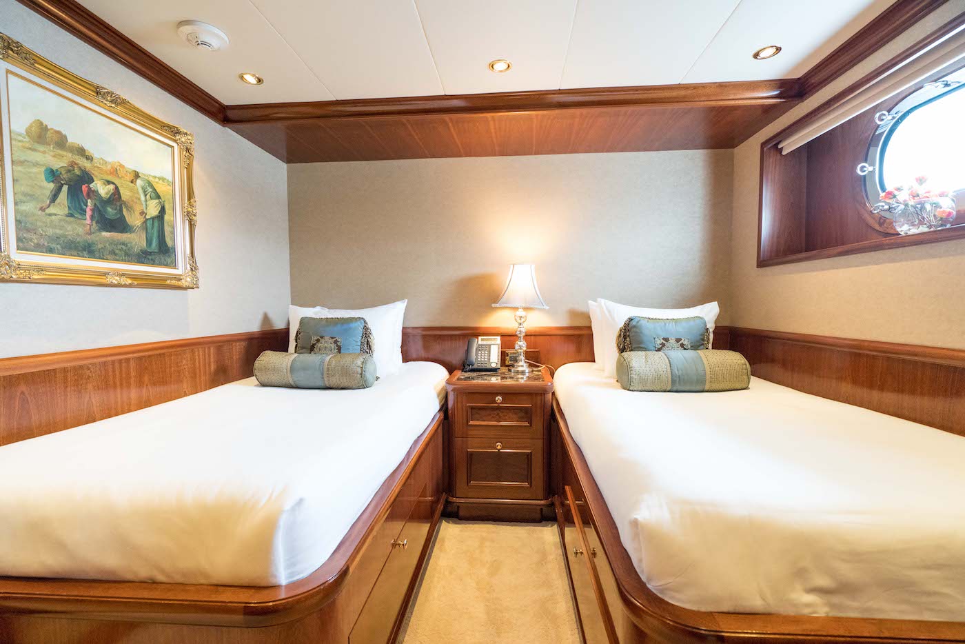 Guests Stateroom Twin Starboard