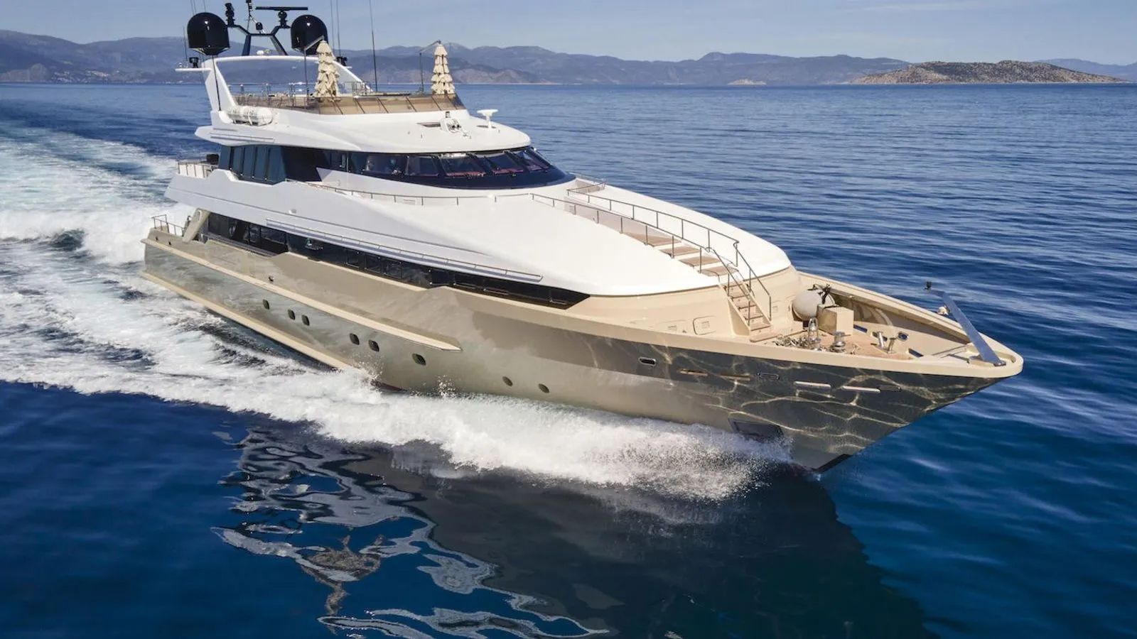 Luxury Yacht DALOLI