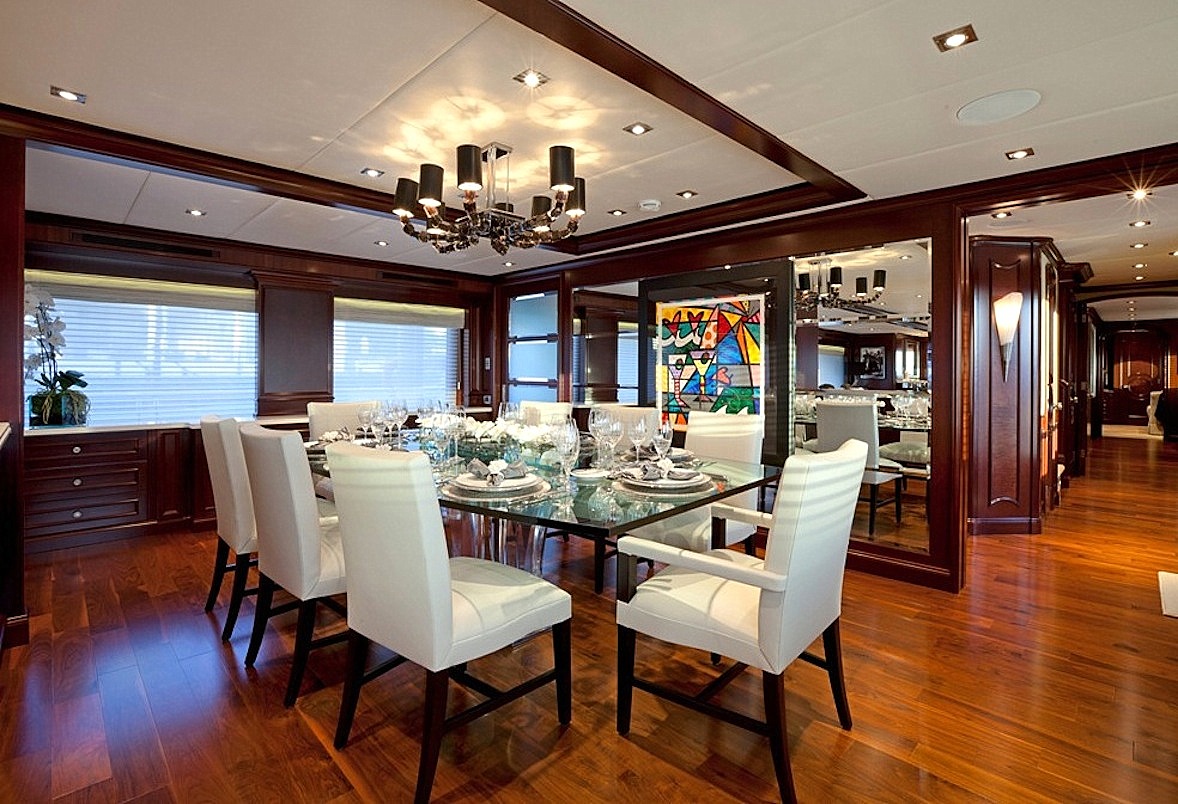 Yacht COCKTAILS - By Trinity Yachts - Interior Dining