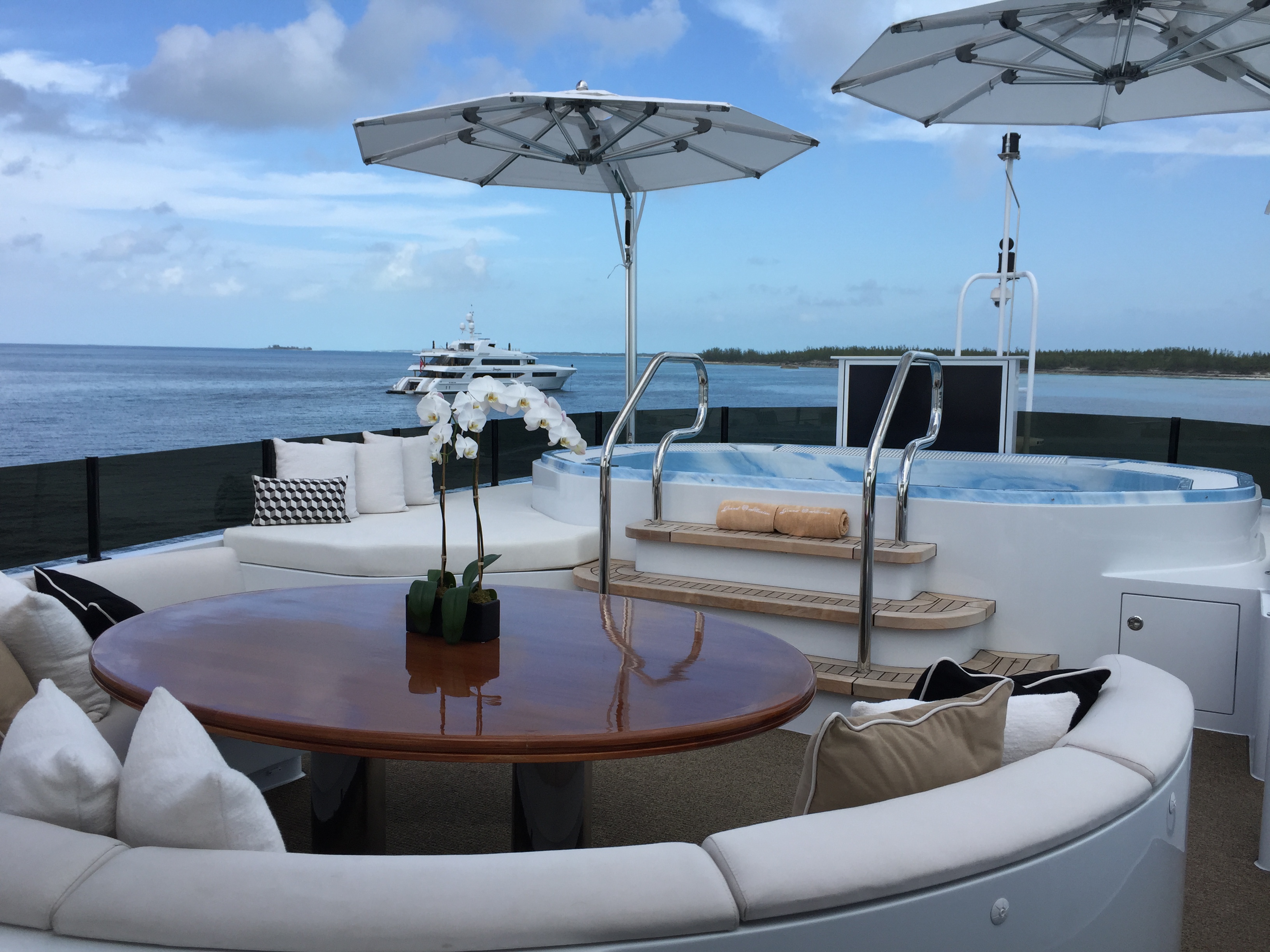 Yacht GRAND ILLUSION By Palmer Johnson - Sundeck And Jacuzzi