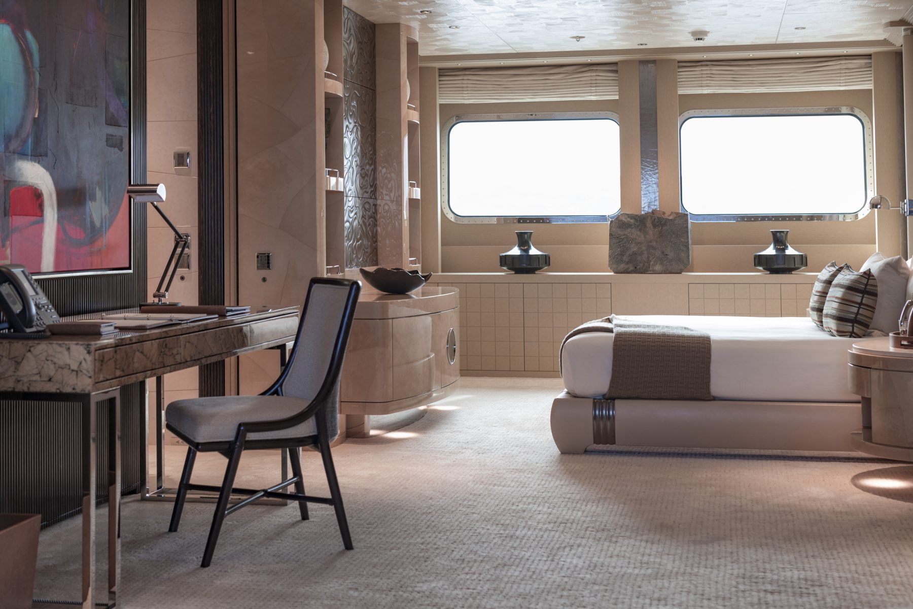 Yacht RoMEA By Abeking & Rasmussen - Cabin And Desk 