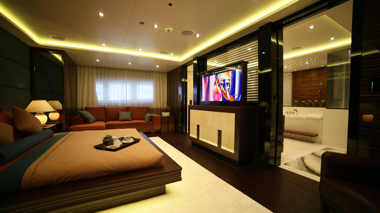 Double Cabin With Tv