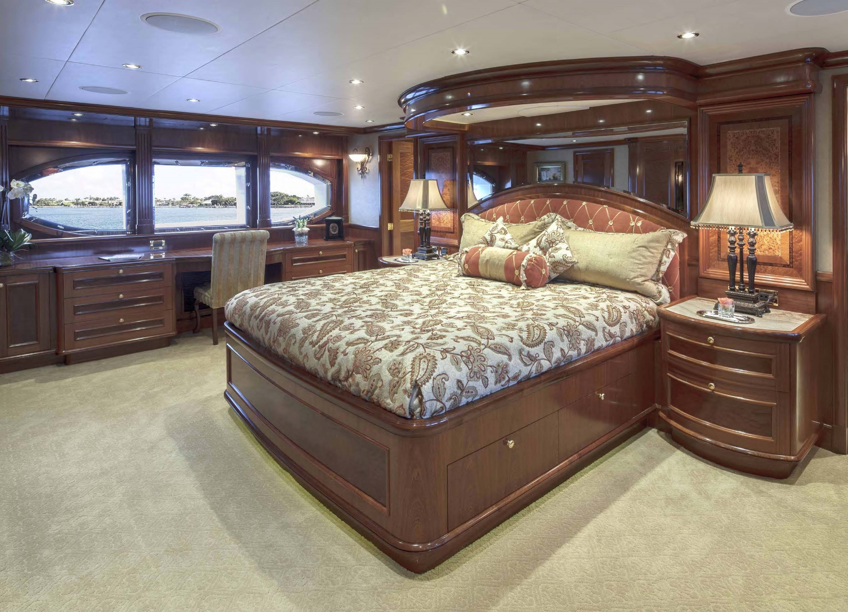 3 bedroom 2 bathroom yacht