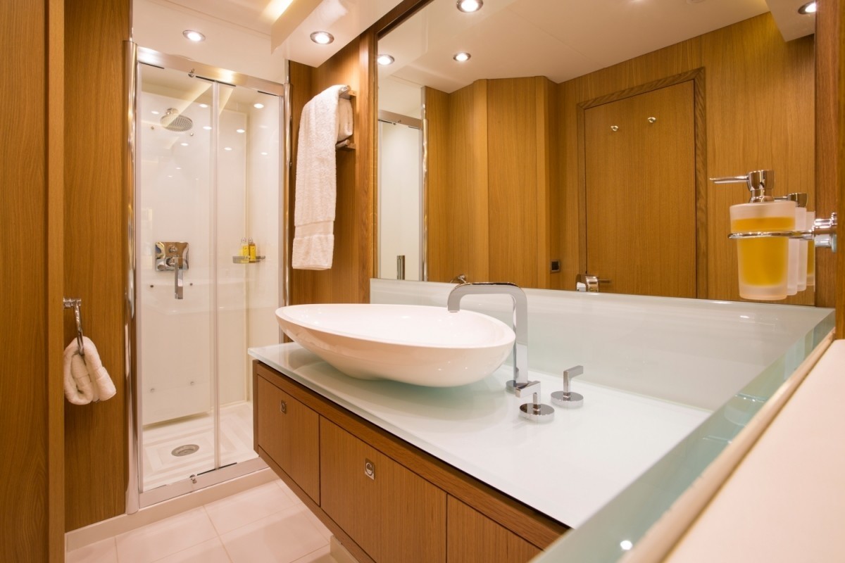 Ensuite with shower
