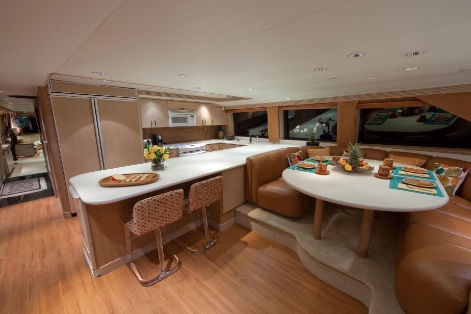 The 30m Yacht GOLDEN TOUCH