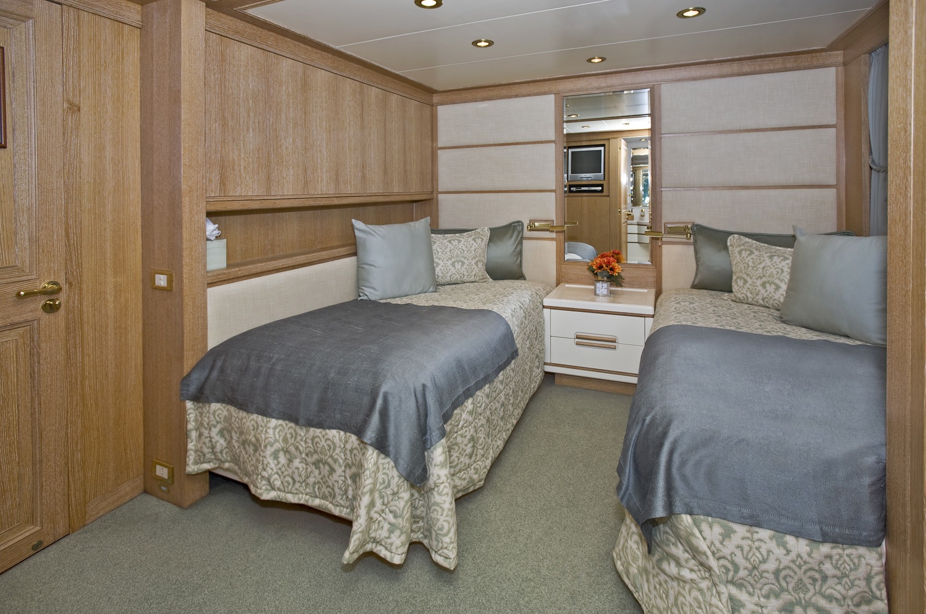 Twin Bed Cabin On Yacht TE MANU