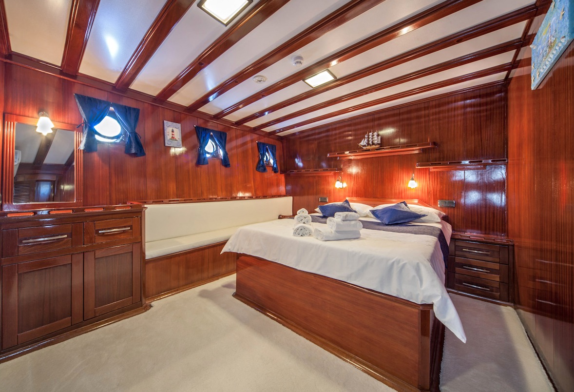 Double guest cabin