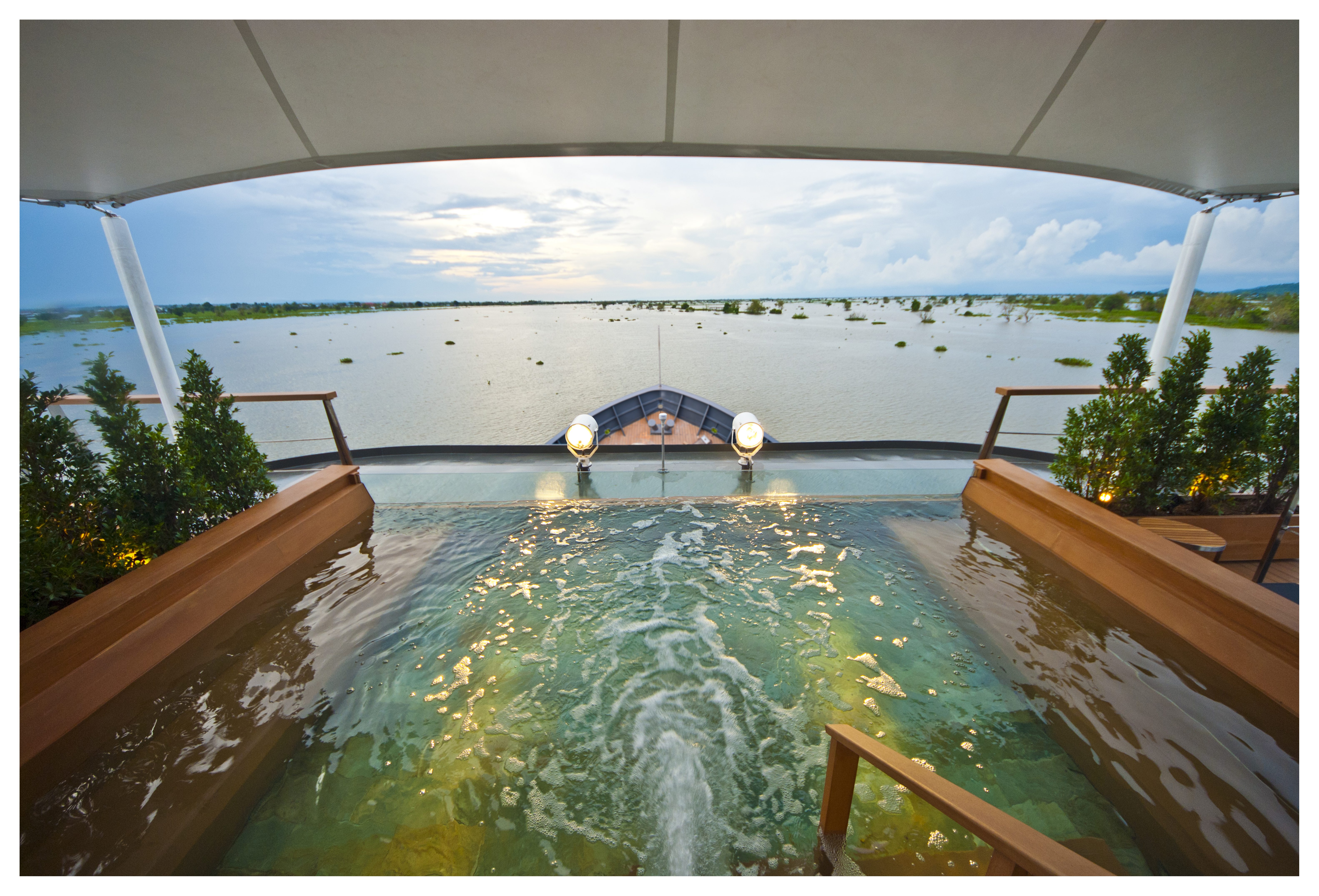 Aqua Mekong Outdoor Top Deck Plunge Pool