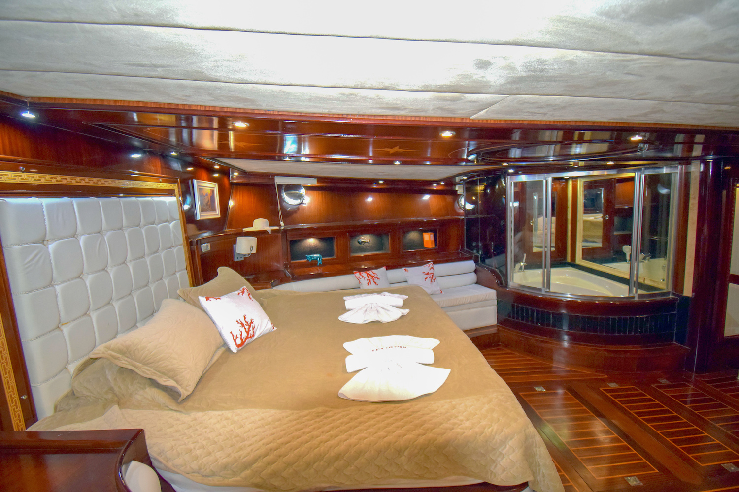 PERLA DEL MAR Interior - Master Cabin