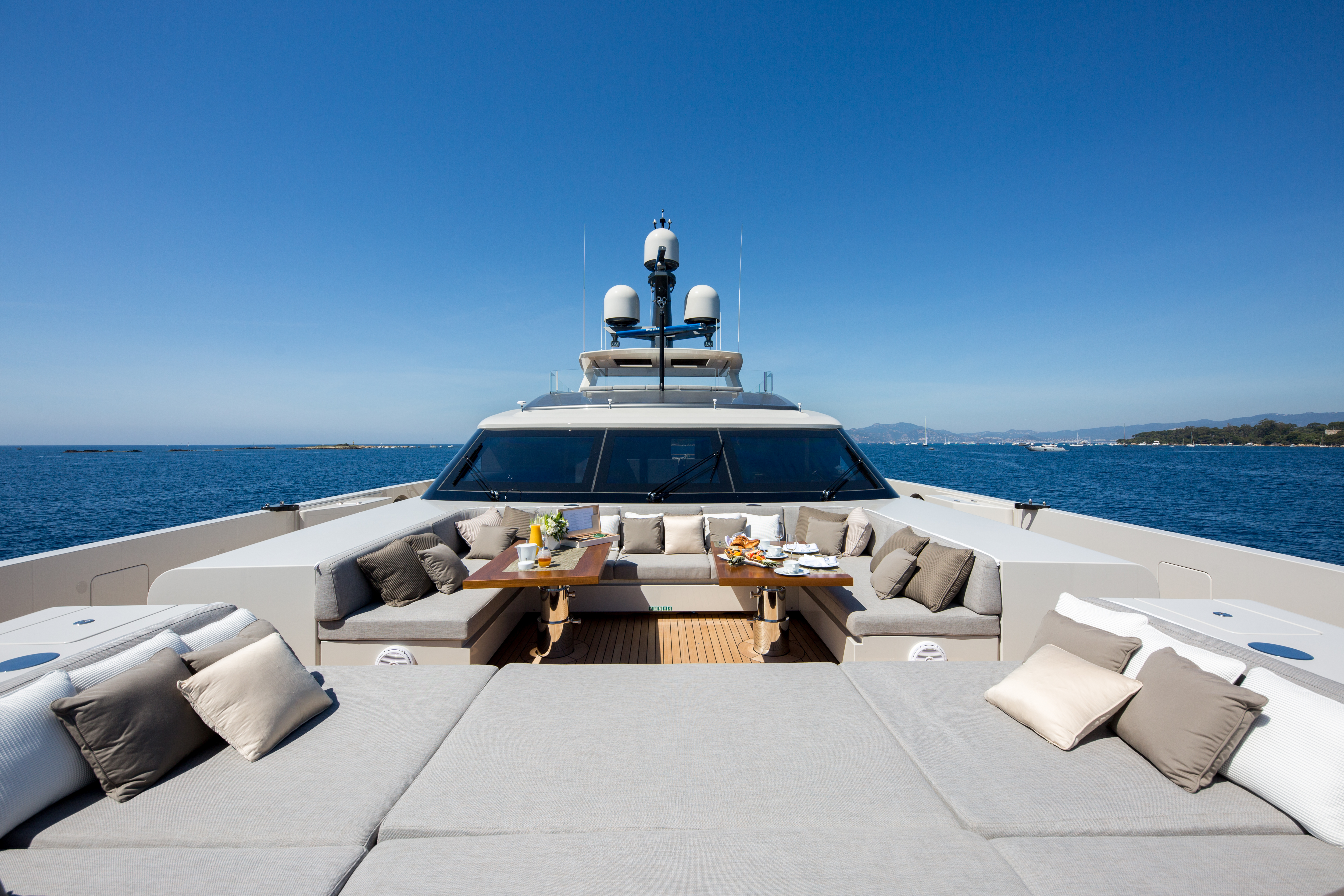 Sunbathing And Sunpads On VERTIGE Yacht