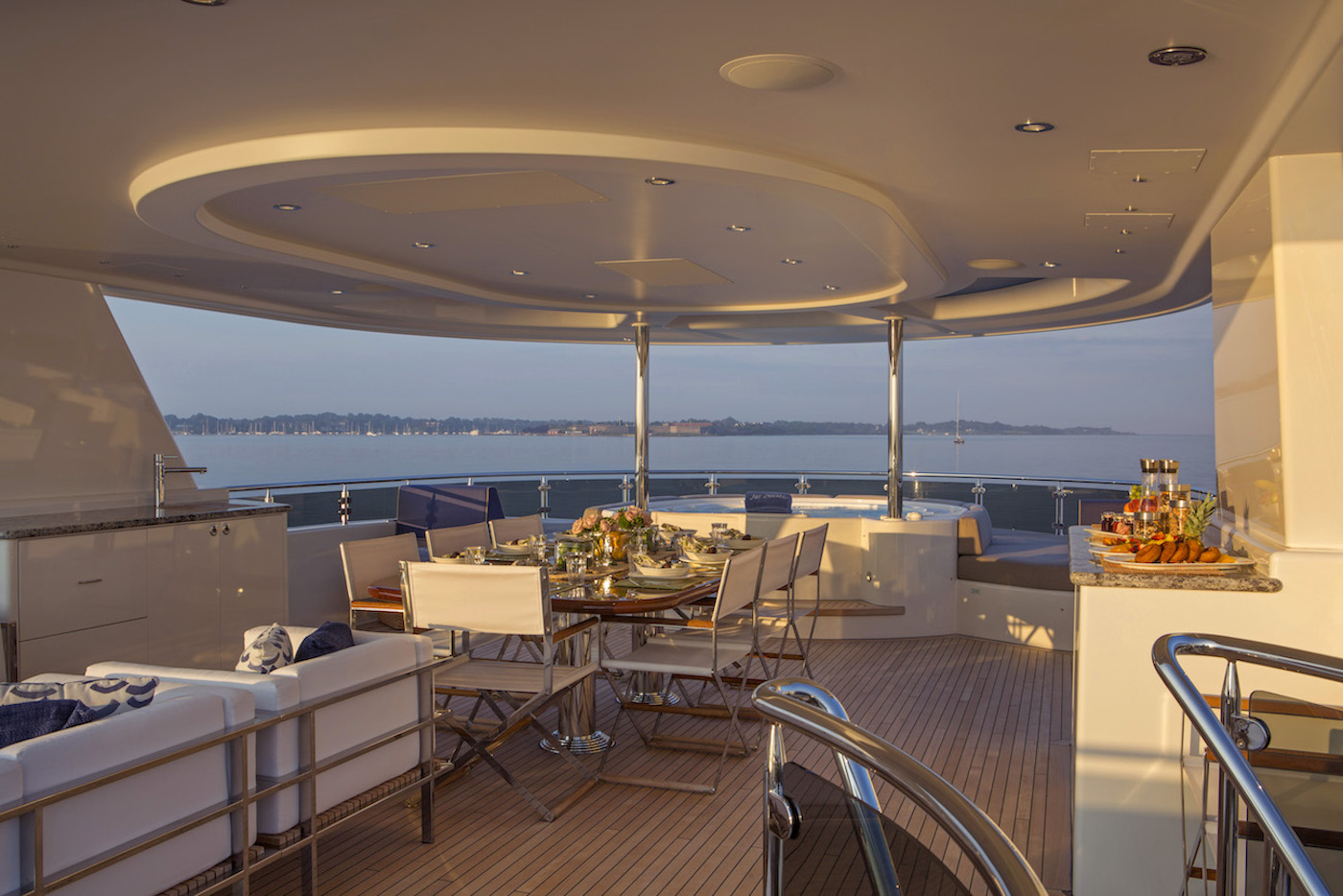 Sun Deck With Alfresco Dining And Jacuzzi