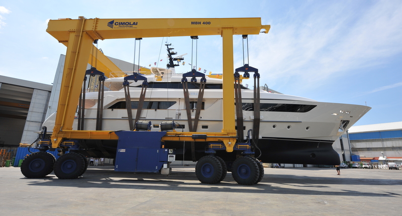 1-SD122 superyacht Therapy at launch