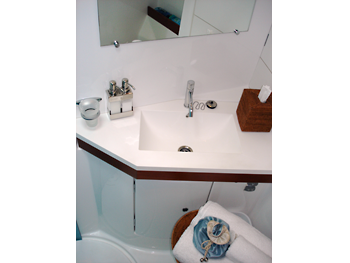 5 Star - Guest Bathroom